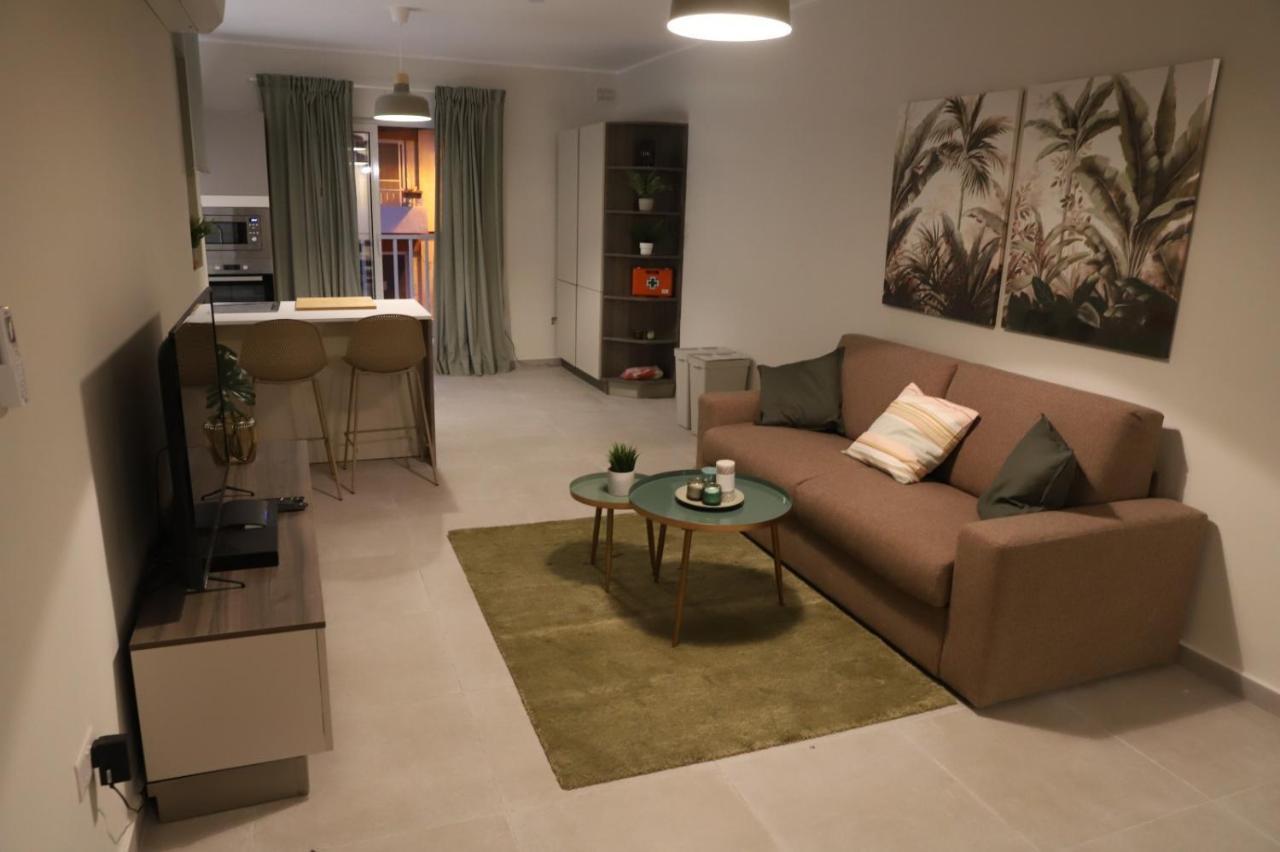 Lovely Holiday Home Next To Bus Terminus เซนต์พอลส์เบย์ ภายนอก รูปภาพ