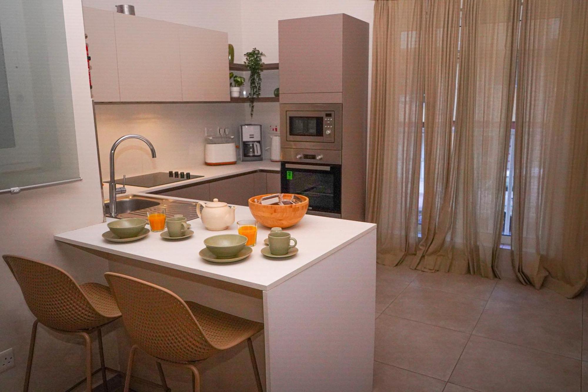 Lovely Holiday Home Next To Bus Terminus เซนต์พอลส์เบย์ ภายนอก รูปภาพ
